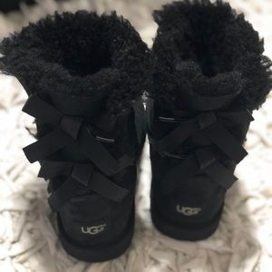 UGG Double Bow